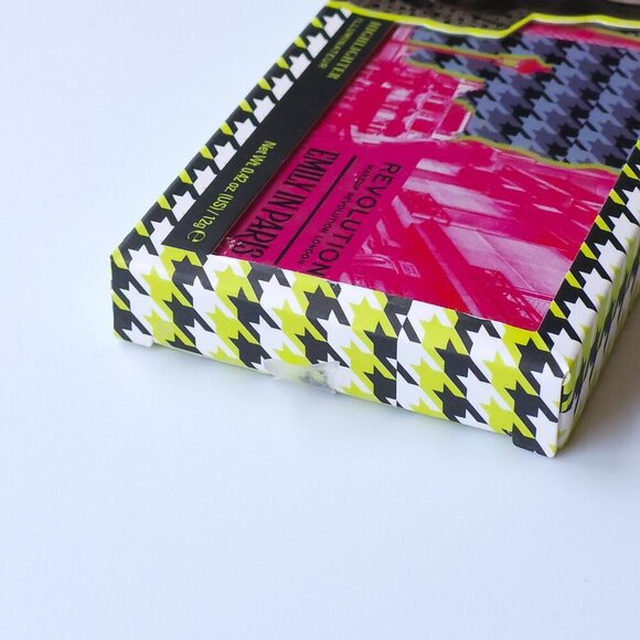 Makeup Revolution Emily In Paris In The Spotlight Powder Highlighter BNIP - Picture 3 of 5